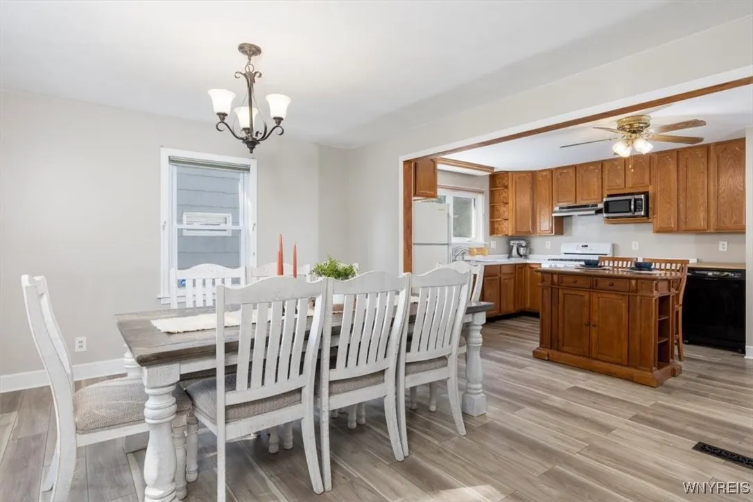 258 85th Street, Niagara Falls, New York 14304, Niagara Falls, New York 14304, 3 Bedrooms Bedrooms, 6 Rooms Rooms,1 BathroomBathrooms,Residential,Closed,258 85th Street, Niagara Falls, New York 14304,0,B1630218