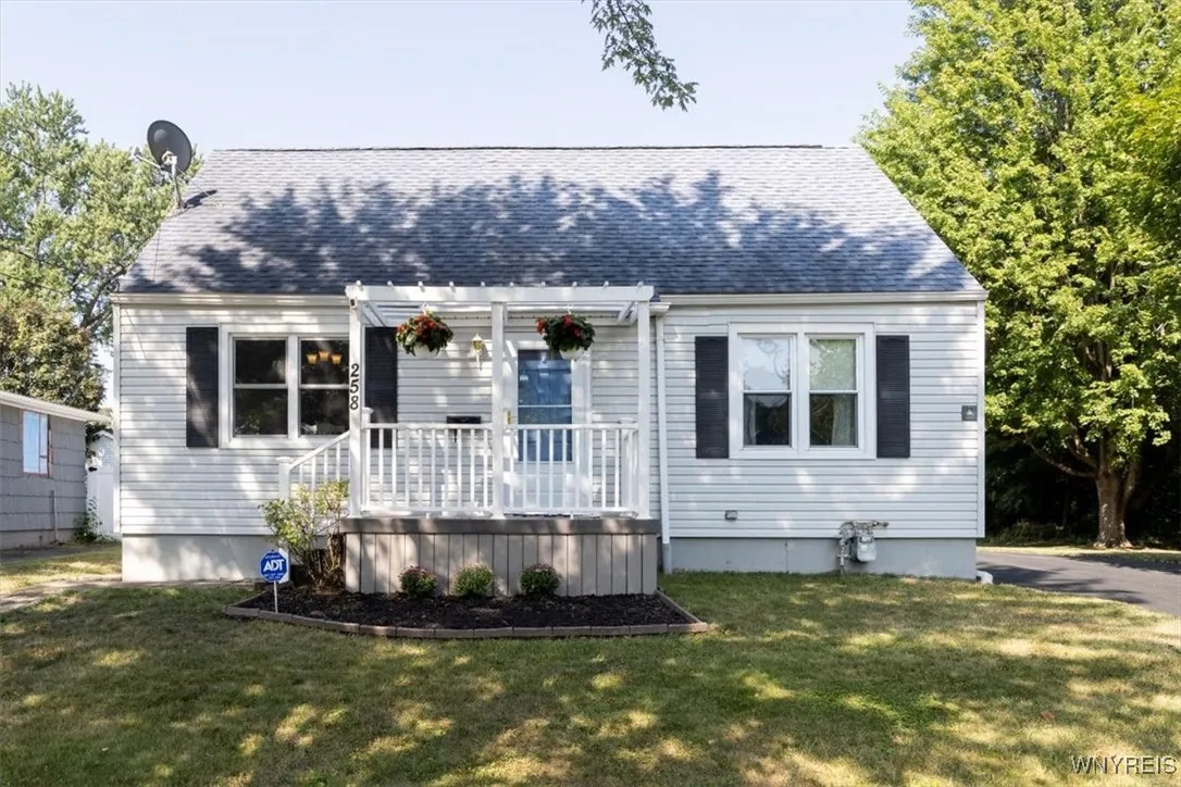 258 85th Street, Niagara Falls, New York 14304, Niagara Falls, New York 14304, 3 Bedrooms Bedrooms, 6 Rooms Rooms,1 BathroomBathrooms,Residential,Closed,258 85th Street, Niagara Falls, New York 14304,0,B1630218