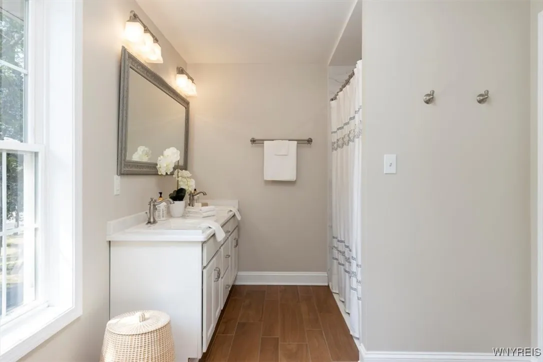 ensuite full bath