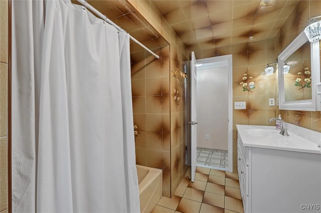 415 Kimberly Drive East, Geddes, New York 13219, Geddes, New York 13219, 5 Bedrooms Bedrooms, 11 Rooms Rooms,2 BathroomsBathrooms,Residential,Closed,415 Kimberly Drive East, Geddes, New York 13219,0,S1631181