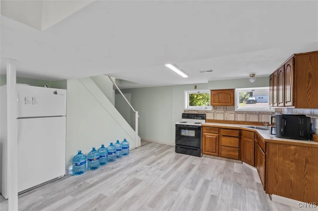 415 Kimberly Drive East, Geddes, New York 13219, Geddes, New York 13219, 5 Bedrooms Bedrooms, 11 Rooms Rooms,2 BathroomsBathrooms,Residential,Closed,415 Kimberly Drive East, Geddes, New York 13219,0,S1631181