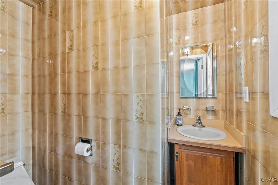 415 Kimberly Drive East, Geddes, New York 13219, Geddes, New York 13219, 5 Bedrooms Bedrooms, 11 Rooms Rooms,2 BathroomsBathrooms,Residential,Closed,415 Kimberly Drive East, Geddes, New York 13219,0,S1631181