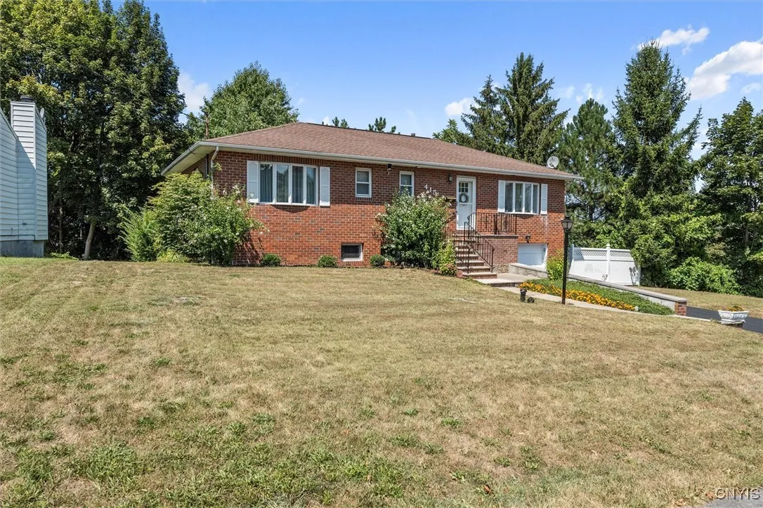 415 Kimberly Drive East, Geddes, New York 13219, Geddes, New York 13219, 5 Bedrooms Bedrooms, 11 Rooms Rooms,2 BathroomsBathrooms,Residential,Closed,415 Kimberly Drive East, Geddes, New York 13219,0,S1631181