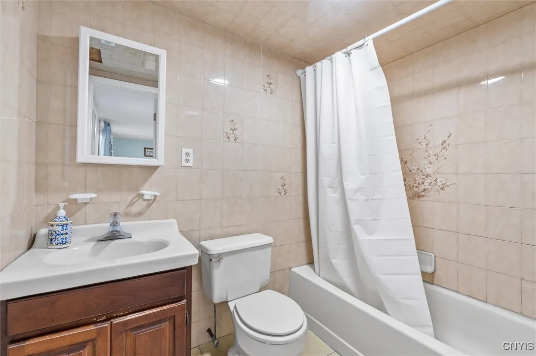 415 Kimberly Drive East, Geddes, New York 13219, Geddes, New York 13219, 5 Bedrooms Bedrooms, 11 Rooms Rooms,2 BathroomsBathrooms,Residential,Closed,415 Kimberly Drive East, Geddes, New York 13219,0,S1631181