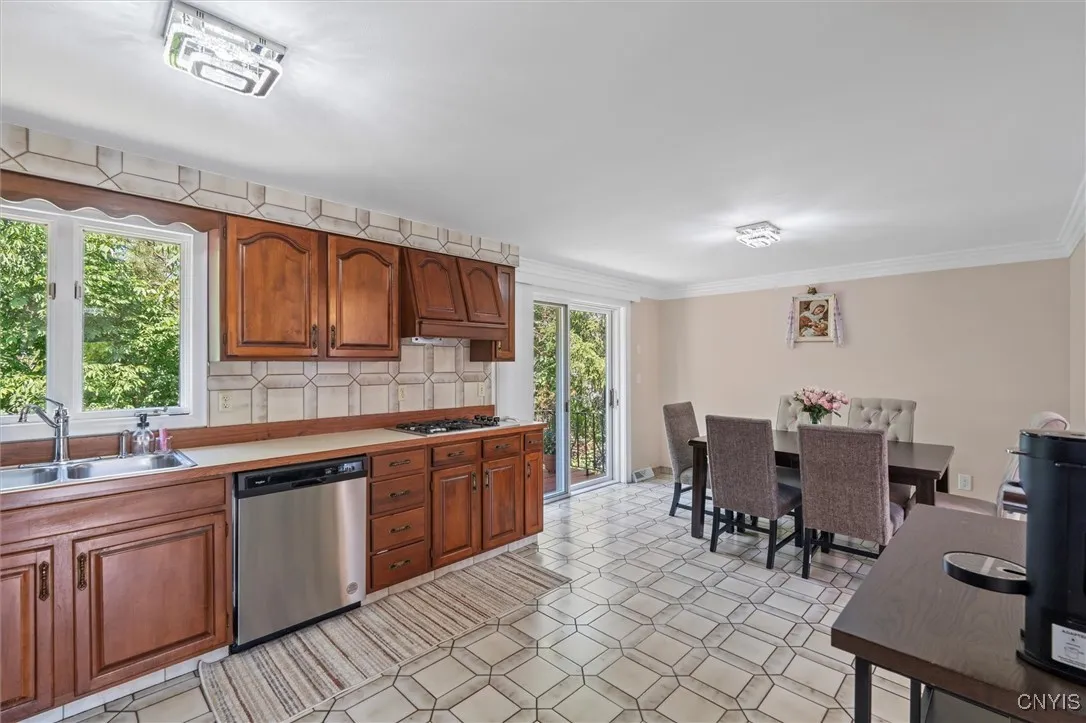 415 Kimberly Drive East, Geddes, New York 13219, Geddes, New York 13219, 5 Bedrooms Bedrooms, 11 Rooms Rooms,2 BathroomsBathrooms,Residential,Closed,415 Kimberly Drive East, Geddes, New York 13219,0,S1631181