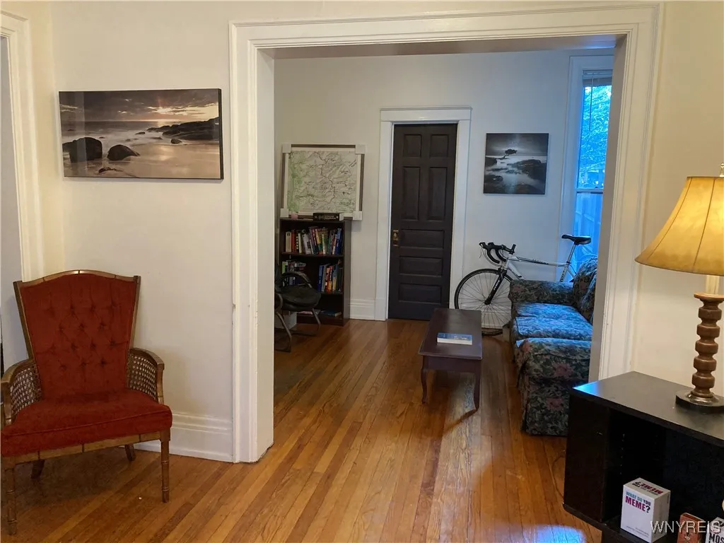 44 North Pearl Street 5, Buffalo, New York 14202, Buffalo, New York 14202, 3 Bedrooms Bedrooms, 7 Rooms Rooms,1 BathroomBathrooms,Residential Lease,For Rent,44 North Pearl Street 5, Buffalo, New York 14202,B1631220