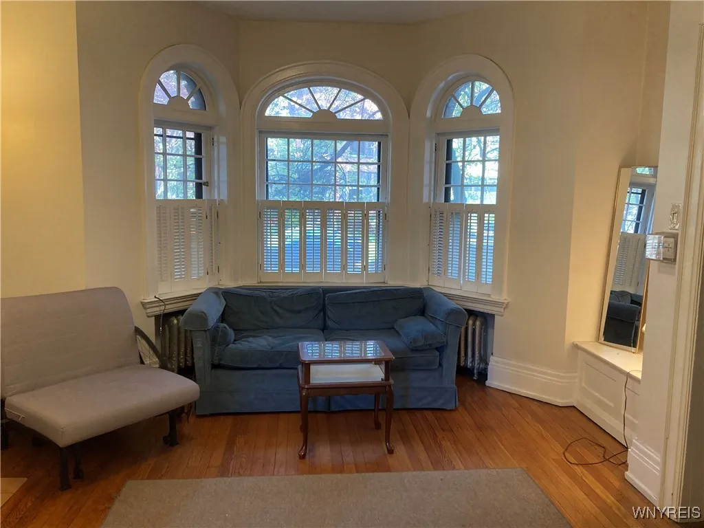 44 North Pearl Street 5, Buffalo, New York 14202, Buffalo, New York 14202, 3 Bedrooms Bedrooms, 7 Rooms Rooms,1 BathroomBathrooms,Residential Lease,For Rent,44 North Pearl Street 5, Buffalo, New York 14202,B1631220