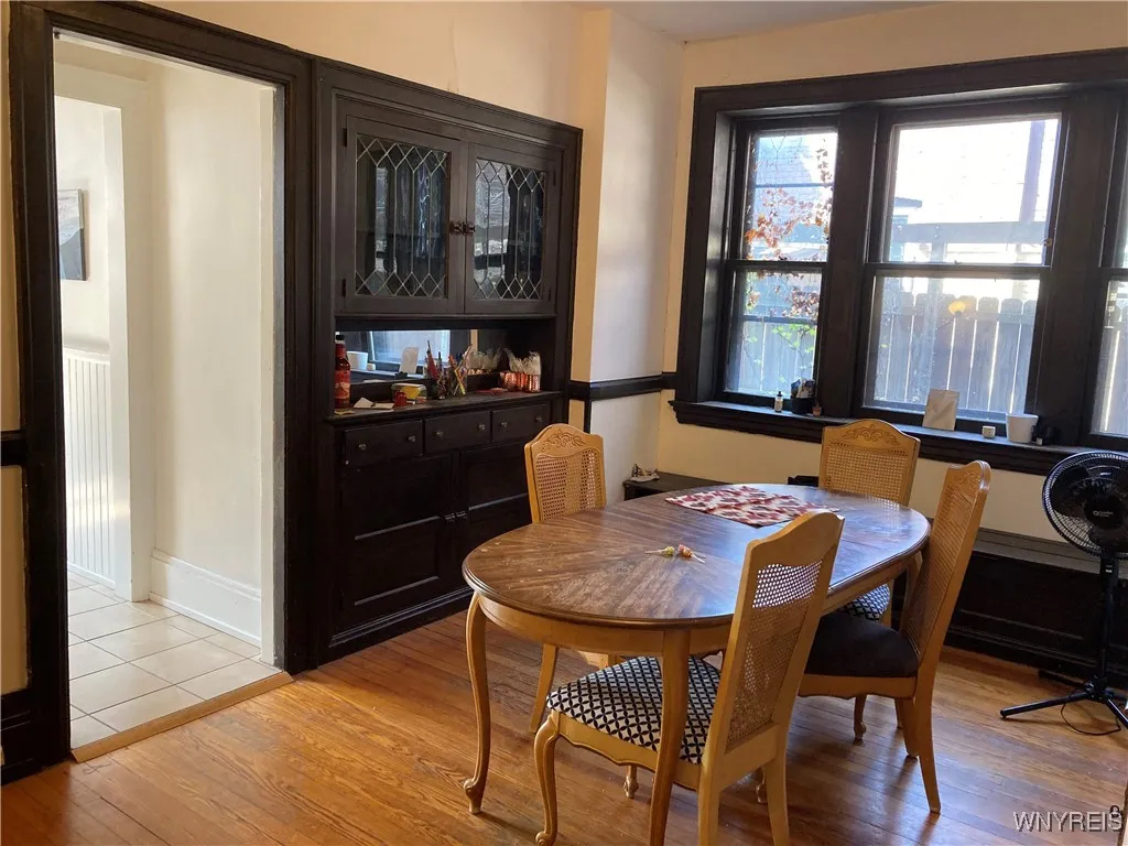44 North Pearl Street 5, Buffalo, New York 14202, Buffalo, New York 14202, 3 Bedrooms Bedrooms, 7 Rooms Rooms,1 BathroomBathrooms,Residential Lease,For Rent,44 North Pearl Street 5, Buffalo, New York 14202,B1631220