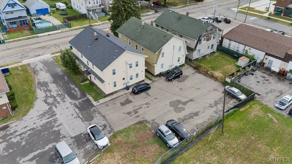 SHOWS RESERVED PARKING IN THE BACK