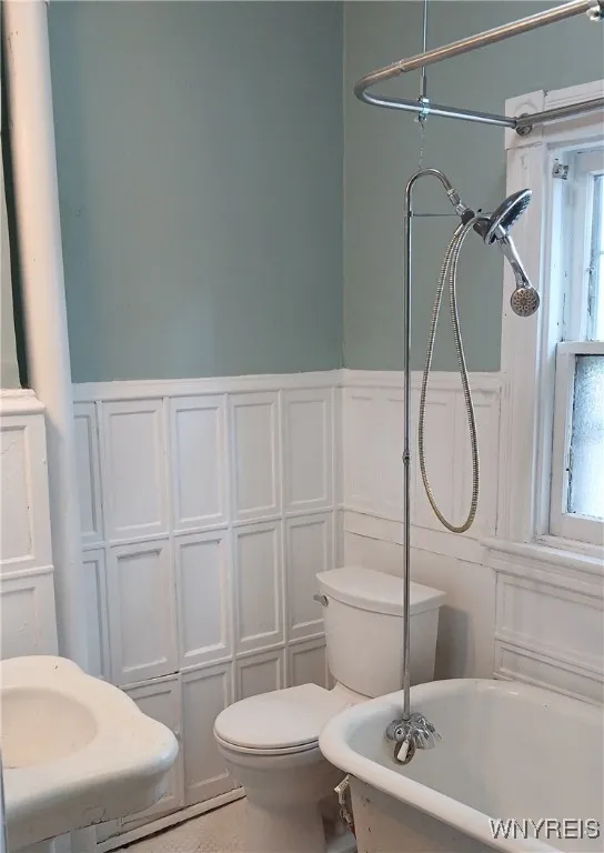 638 West Ferry Circle W, Buffalo, New York 14222, Buffalo, New York 14222, 7 Bedrooms Bedrooms, 17 Rooms Rooms,3 BathroomsBathrooms,Residential,For Sale,638 West Ferry Circle W, Buffalo, New York 14222,0,B1631023