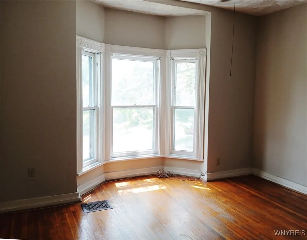 638 West Ferry Circle W, Buffalo, New York 14222, Buffalo, New York 14222, 7 Bedrooms Bedrooms, 17 Rooms Rooms,3 BathroomsBathrooms,Residential,For Sale,638 West Ferry Circle W, Buffalo, New York 14222,0,B1631023