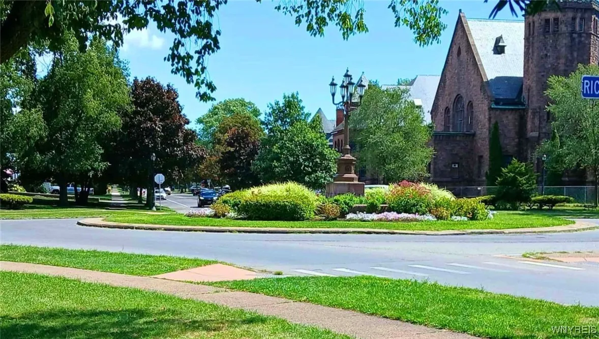 638 West Ferry Circle W, Buffalo, New York 14222, Buffalo, New York 14222, 7 Bedrooms Bedrooms, 17 Rooms Rooms,3 BathroomsBathrooms,Residential,For Sale,638 West Ferry Circle W, Buffalo, New York 14222,0,B1631023