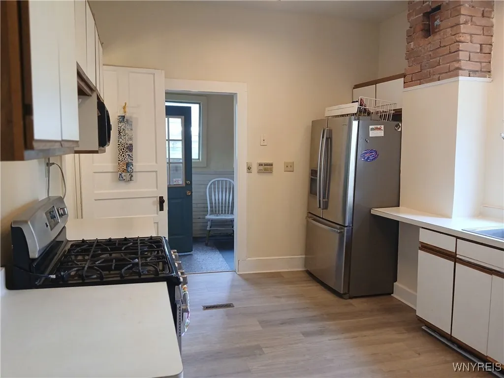 638 West Ferry Circle W, Buffalo, New York 14222, Buffalo, New York 14222, 7 Bedrooms Bedrooms, 17 Rooms Rooms,3 BathroomsBathrooms,Residential,For Sale,638 West Ferry Circle W, Buffalo, New York 14222,0,B1631023