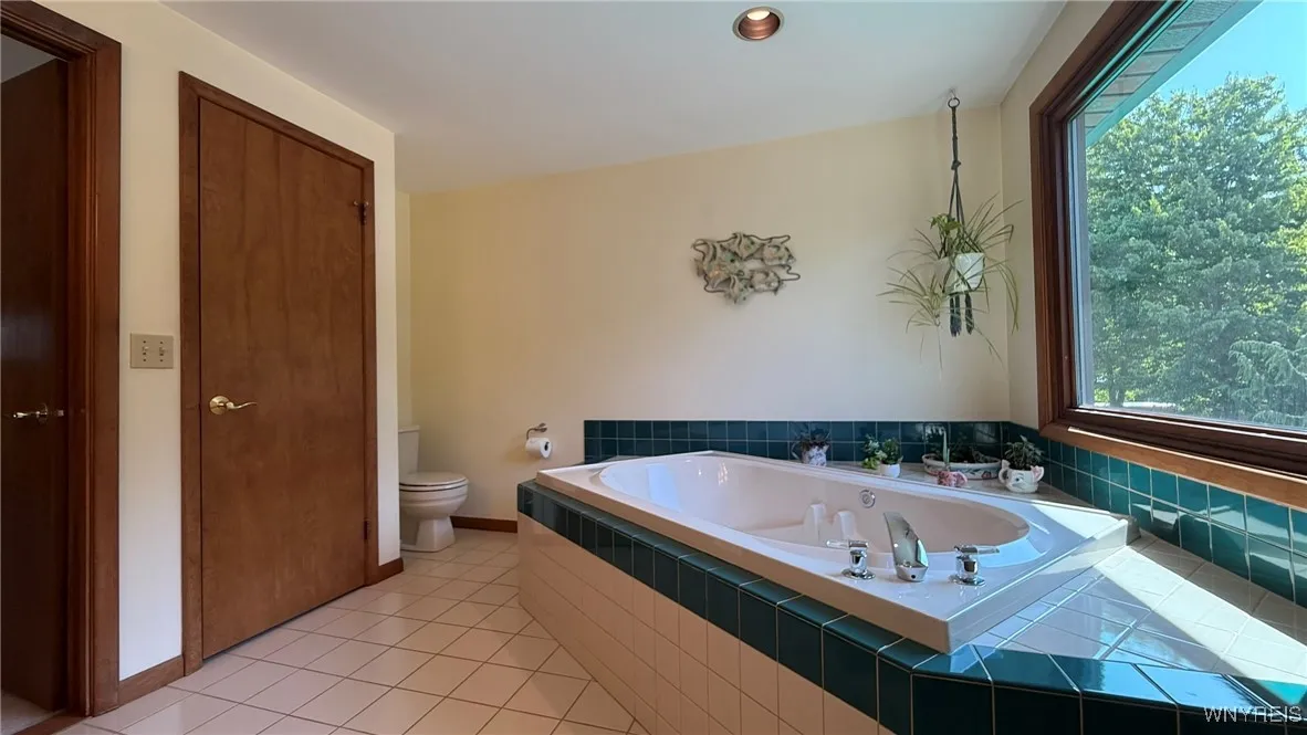 891 Carter Creek Drive, Grand Island, New York 140, Grand Island, New York 14072, 3 Bedrooms Bedrooms, 8 Rooms Rooms,2 BathroomsBathrooms,Residential,For Sale,891 Carter Creek Drive, Grand Island, New York 140,B1630640