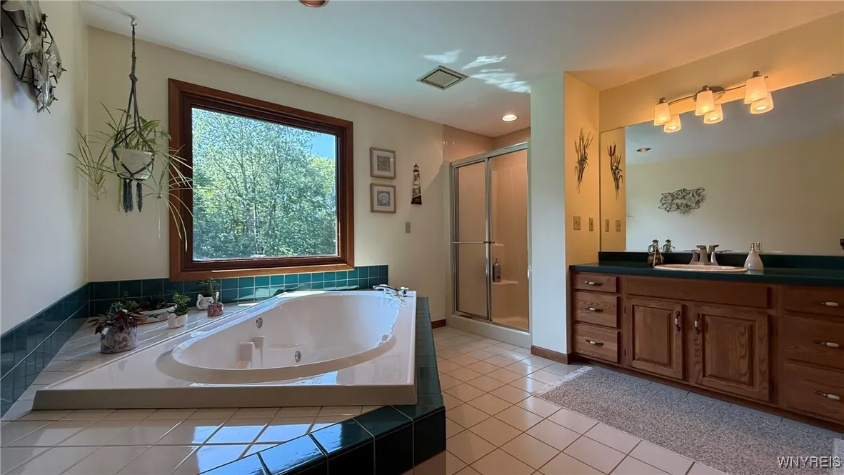 891 Carter Creek Drive, Grand Island, New York 140, Grand Island, New York 14072, 3 Bedrooms Bedrooms, 8 Rooms Rooms,2 BathroomsBathrooms,Residential,For Sale,891 Carter Creek Drive, Grand Island, New York 140,B1630640