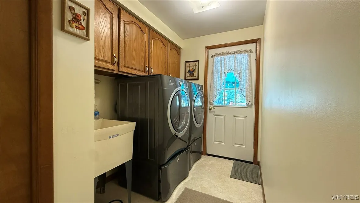 891 Carter Creek Drive, Grand Island, New York 140, Grand Island, New York 14072, 3 Bedrooms Bedrooms, 8 Rooms Rooms,2 BathroomsBathrooms,Residential,For Sale,891 Carter Creek Drive, Grand Island, New York 140,B1630640