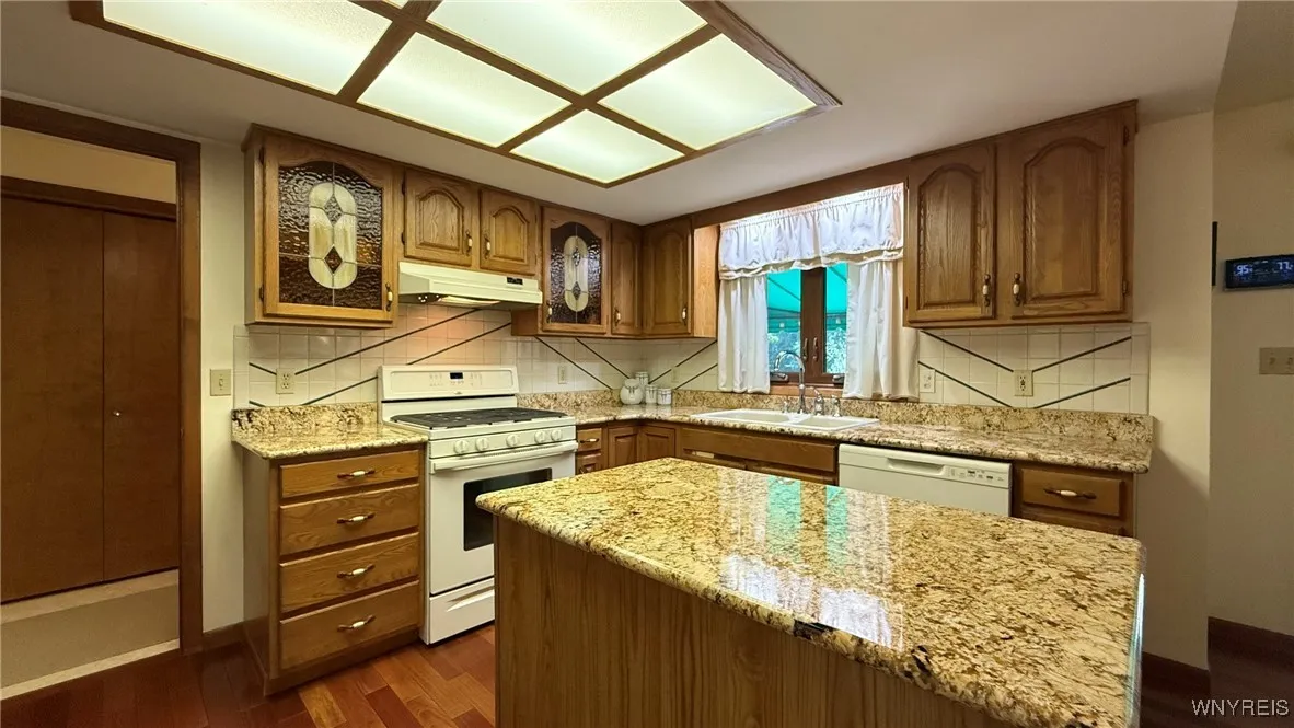 891 Carter Creek Drive, Grand Island, New York 140, Grand Island, New York 14072, 3 Bedrooms Bedrooms, 8 Rooms Rooms,2 BathroomsBathrooms,Residential,For Sale,891 Carter Creek Drive, Grand Island, New York 140,B1630640