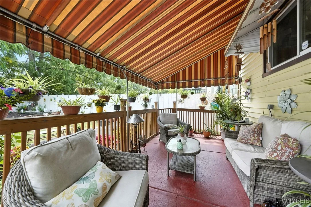 295 Hoyt Street, Buffalo, New York 14213, Buffalo, New York 14213, 4 Bedrooms Bedrooms, 9 Rooms Rooms,1 BathroomBathrooms,Residential,For Sale,295 Hoyt Street, Buffalo, New York 14213,B1631286