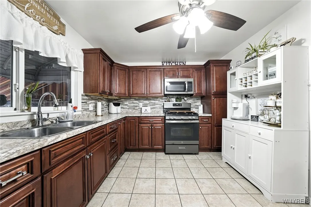 295 Hoyt Street, Buffalo, New York 14213, Buffalo, New York 14213, 4 Bedrooms Bedrooms, 9 Rooms Rooms,1 BathroomBathrooms,Residential,For Sale,295 Hoyt Street, Buffalo, New York 14213,B1631286