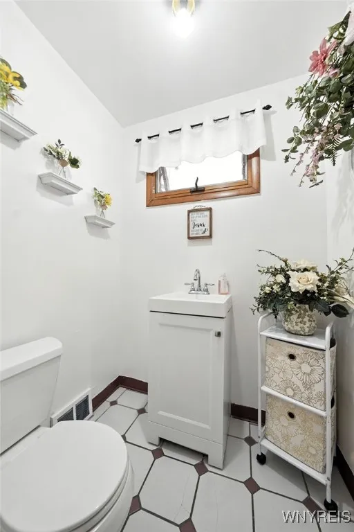 295 Hoyt Street, Buffalo, New York 14213, Buffalo, New York 14213, 4 Bedrooms Bedrooms, 9 Rooms Rooms,1 BathroomBathrooms,Residential,For Sale,295 Hoyt Street, Buffalo, New York 14213,B1631286