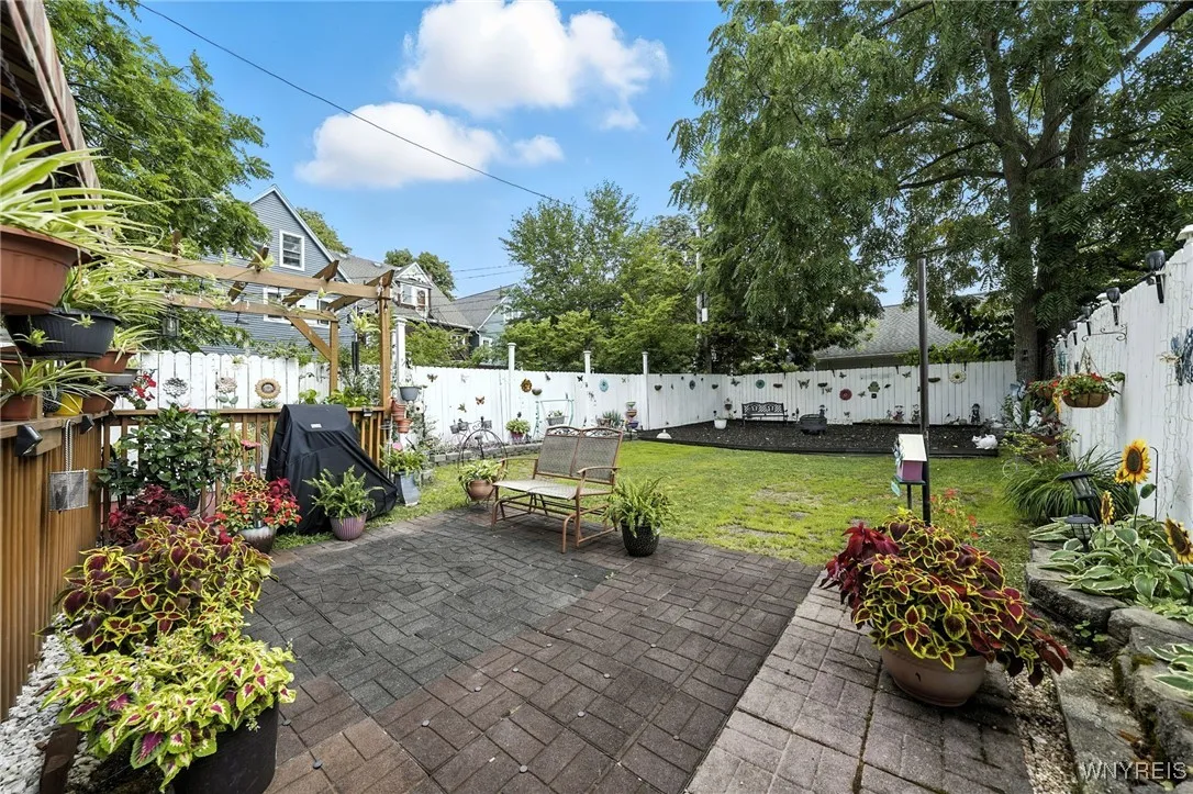 295 Hoyt Street, Buffalo, New York 14213, Buffalo, New York 14213, 4 Bedrooms Bedrooms, 9 Rooms Rooms,1 BathroomBathrooms,Residential,For Sale,295 Hoyt Street, Buffalo, New York 14213,B1631286