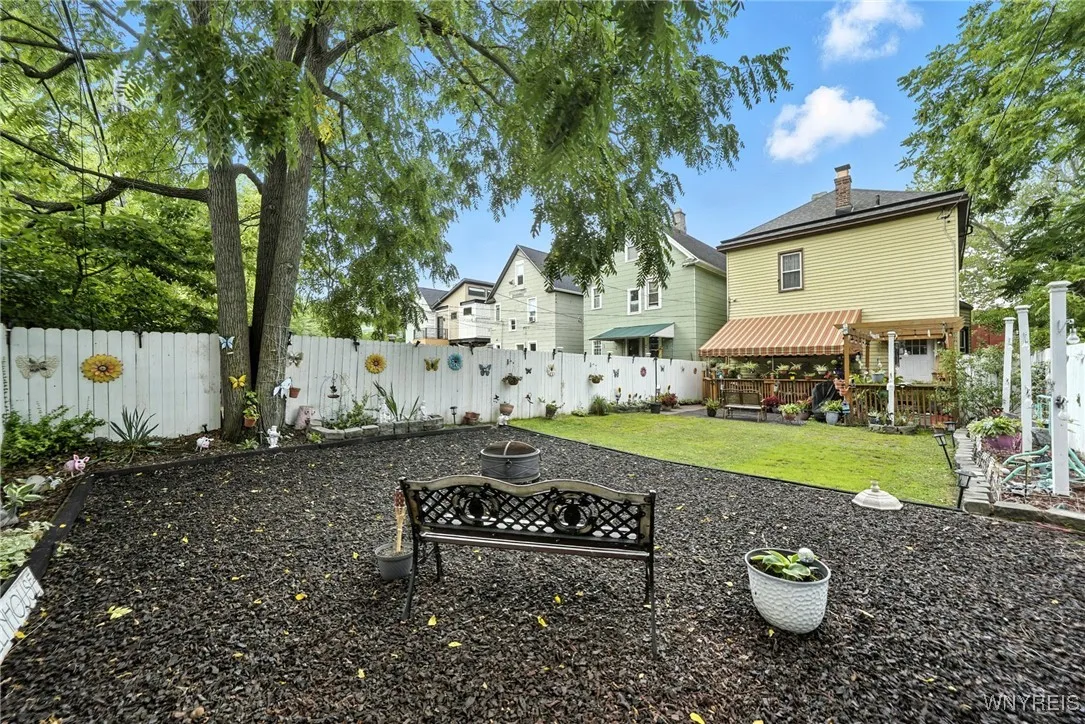 295 Hoyt Street, Buffalo, New York 14213, Buffalo, New York 14213, 4 Bedrooms Bedrooms, 9 Rooms Rooms,1 BathroomBathrooms,Residential,For Sale,295 Hoyt Street, Buffalo, New York 14213,B1631286