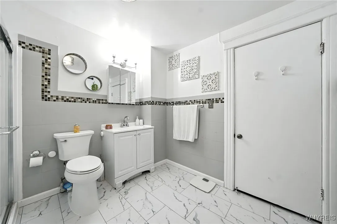 295 Hoyt Street, Buffalo, New York 14213, Buffalo, New York 14213, 4 Bedrooms Bedrooms, 9 Rooms Rooms,1 BathroomBathrooms,Residential,For Sale,295 Hoyt Street, Buffalo, New York 14213,B1631286