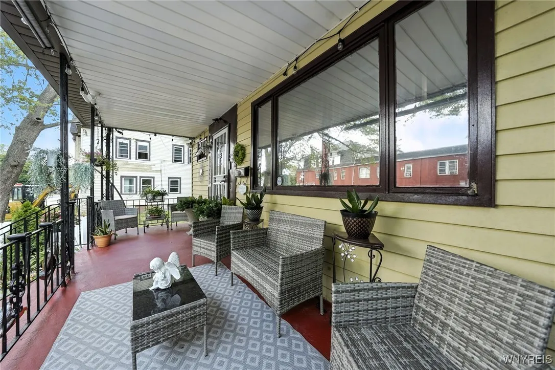 295 Hoyt Street, Buffalo, New York 14213, Buffalo, New York 14213, 4 Bedrooms Bedrooms, 9 Rooms Rooms,1 BathroomBathrooms,Residential,For Sale,295 Hoyt Street, Buffalo, New York 14213,B1631286