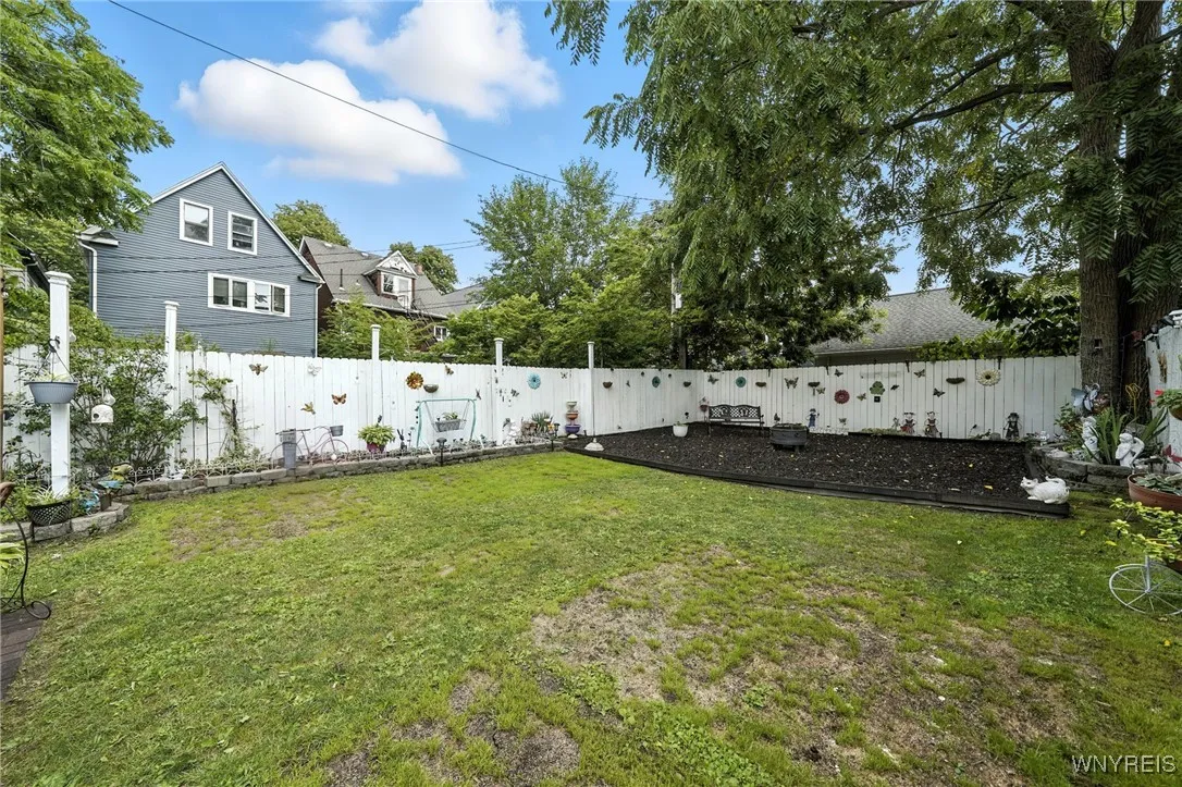 295 Hoyt Street, Buffalo, New York 14213, Buffalo, New York 14213, 4 Bedrooms Bedrooms, 9 Rooms Rooms,1 BathroomBathrooms,Residential,For Sale,295 Hoyt Street, Buffalo, New York 14213,B1631286