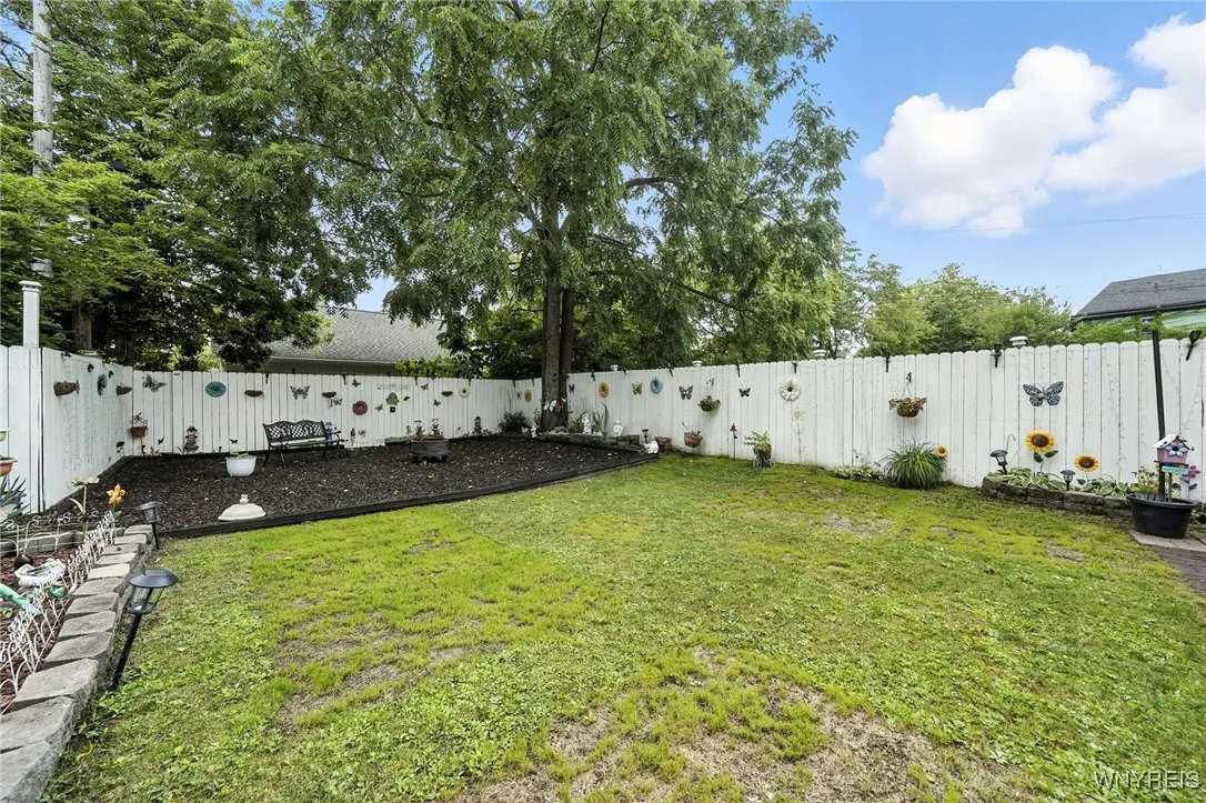 295 Hoyt Street, Buffalo, New York 14213, Buffalo, New York 14213, 4 Bedrooms Bedrooms, 9 Rooms Rooms,1 BathroomBathrooms,Residential,For Sale,295 Hoyt Street, Buffalo, New York 14213,B1631286