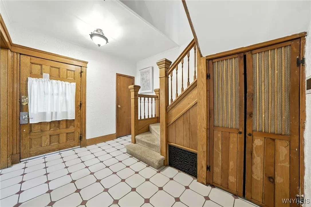 295 Hoyt Street, Buffalo, New York 14213, Buffalo, New York 14213, 4 Bedrooms Bedrooms, 9 Rooms Rooms,1 BathroomBathrooms,Residential,For Sale,295 Hoyt Street, Buffalo, New York 14213,B1631286