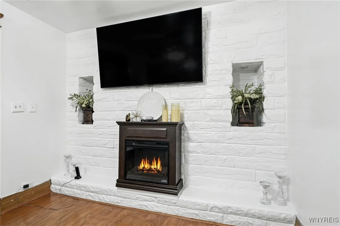 295 Hoyt Street, Buffalo, New York 14213, Buffalo, New York 14213, 4 Bedrooms Bedrooms, 9 Rooms Rooms,1 BathroomBathrooms,Residential,For Sale,295 Hoyt Street, Buffalo, New York 14213,B1631286