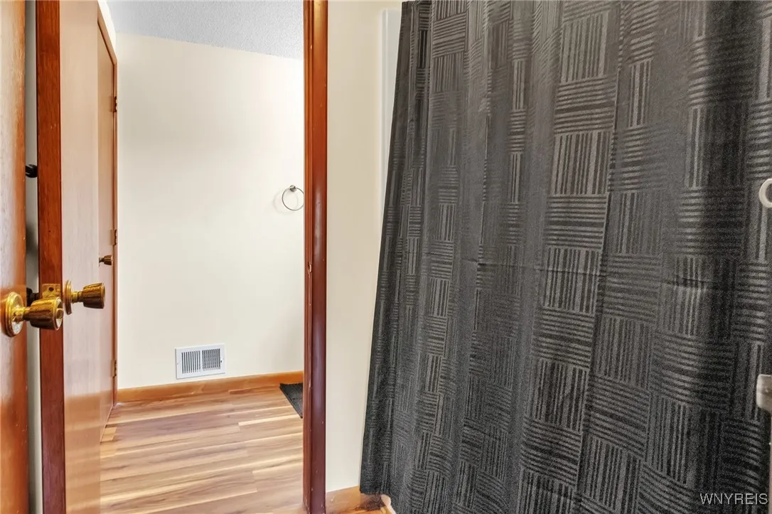 70 Little Robin Road, Amherst, New York 14228, Amherst, New York 14228, 3 Bedrooms Bedrooms, 7 Rooms Rooms,2 BathroomsBathrooms,Residential,For Sale,70 Little Robin Road, Amherst, New York 14228,B1628179