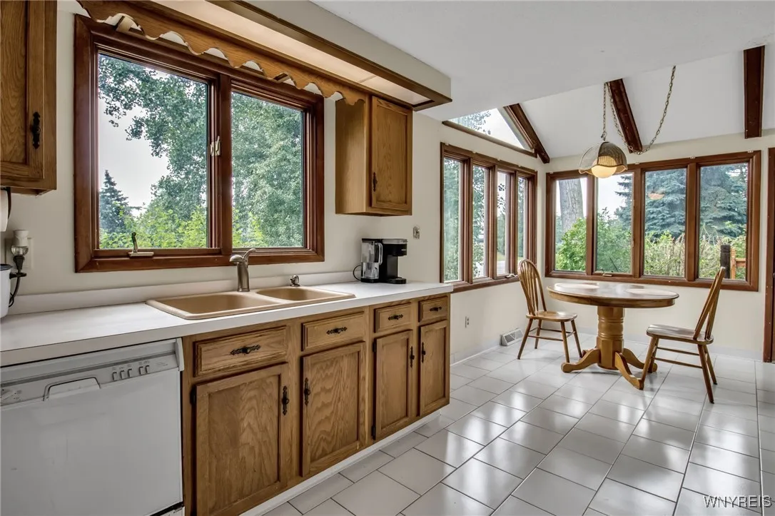 70 Little Robin Road, Amherst, New York 14228, Amherst, New York 14228, 3 Bedrooms Bedrooms, 7 Rooms Rooms,2 BathroomsBathrooms,Residential,For Sale,70 Little Robin Road, Amherst, New York 14228,B1628179
