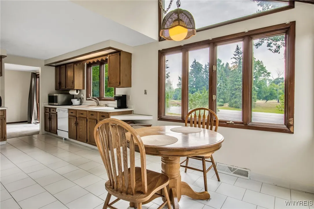 70 Little Robin Road, Amherst, New York 14228, Amherst, New York 14228, 3 Bedrooms Bedrooms, 7 Rooms Rooms,2 BathroomsBathrooms,Residential,For Sale,70 Little Robin Road, Amherst, New York 14228,B1628179
