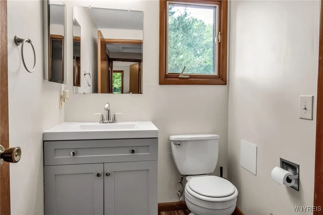 70 Little Robin Road, Amherst, New York 14228, Amherst, New York 14228, 3 Bedrooms Bedrooms, 7 Rooms Rooms,2 BathroomsBathrooms,Residential,For Sale,70 Little Robin Road, Amherst, New York 14228,B1628179
