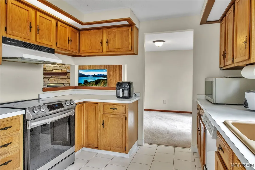 70 Little Robin Road, Amherst, New York 14228, Amherst, New York 14228, 3 Bedrooms Bedrooms, 7 Rooms Rooms,2 BathroomsBathrooms,Residential,For Sale,70 Little Robin Road, Amherst, New York 14228,B1628179