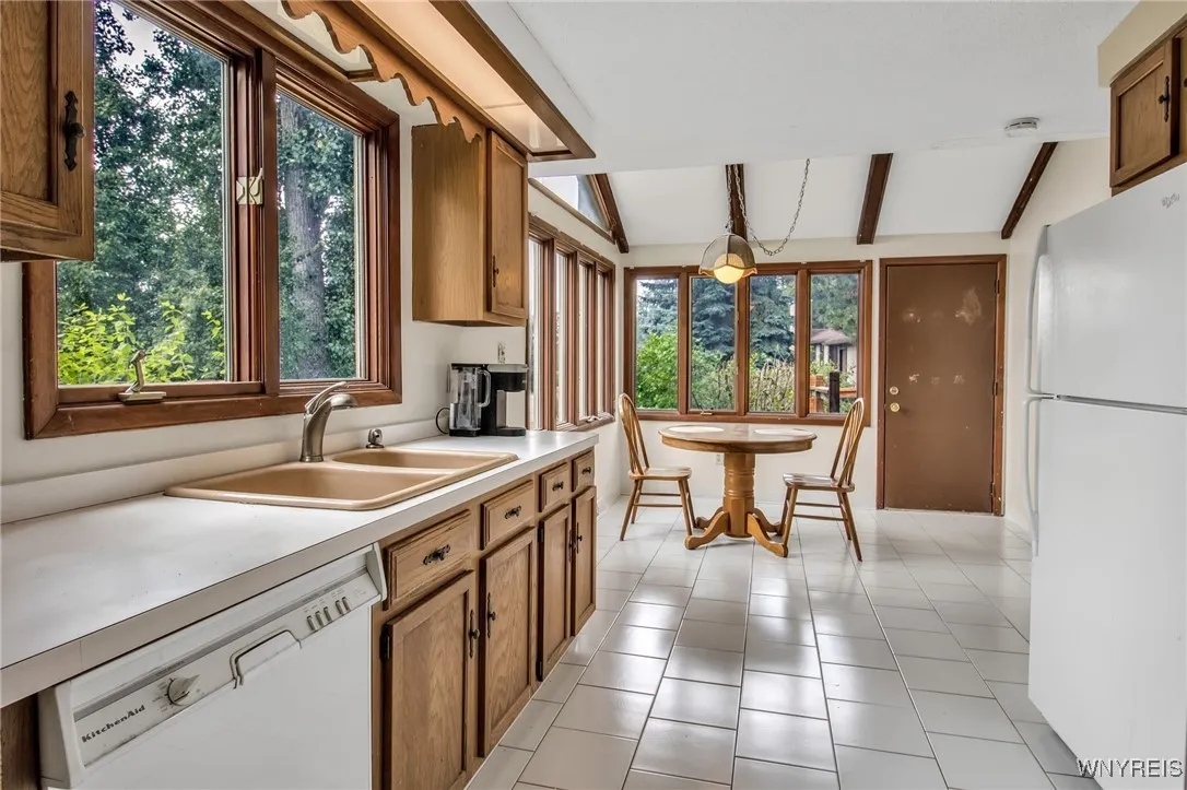 70 Little Robin Road, Amherst, New York 14228, Amherst, New York 14228, 3 Bedrooms Bedrooms, 7 Rooms Rooms,2 BathroomsBathrooms,Residential,For Sale,70 Little Robin Road, Amherst, New York 14228,B1628179