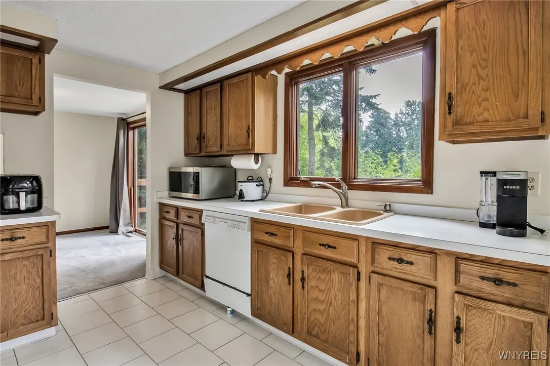 70 Little Robin Road, Amherst, New York 14228, Amherst, New York 14228, 3 Bedrooms Bedrooms, 7 Rooms Rooms,2 BathroomsBathrooms,Residential,For Sale,70 Little Robin Road, Amherst, New York 14228,B1628179