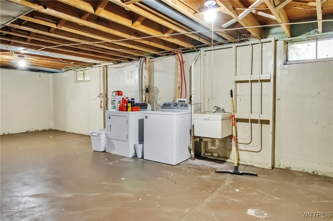 70 Little Robin Road, Amherst, New York 14228, Amherst, New York 14228, 3 Bedrooms Bedrooms, 7 Rooms Rooms,2 BathroomsBathrooms,Residential,For Sale,70 Little Robin Road, Amherst, New York 14228,B1628179