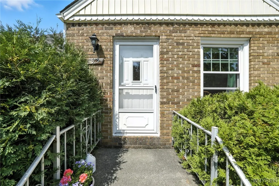 93 Brinton Street, Buffalo, New York 14214, Buffalo, New York 14214, 3 Bedrooms Bedrooms, 6 Rooms Rooms,1 BathroomBathrooms,Residential,For Sale,93 Brinton Street, Buffalo, New York 14214,B1631290