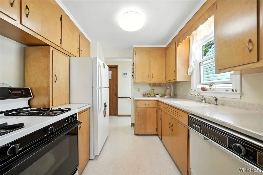 93 Brinton Street, Buffalo, New York 14214, Buffalo, New York 14214, 3 Bedrooms Bedrooms, 6 Rooms Rooms,1 BathroomBathrooms,Residential,For Sale,93 Brinton Street, Buffalo, New York 14214,B1631290