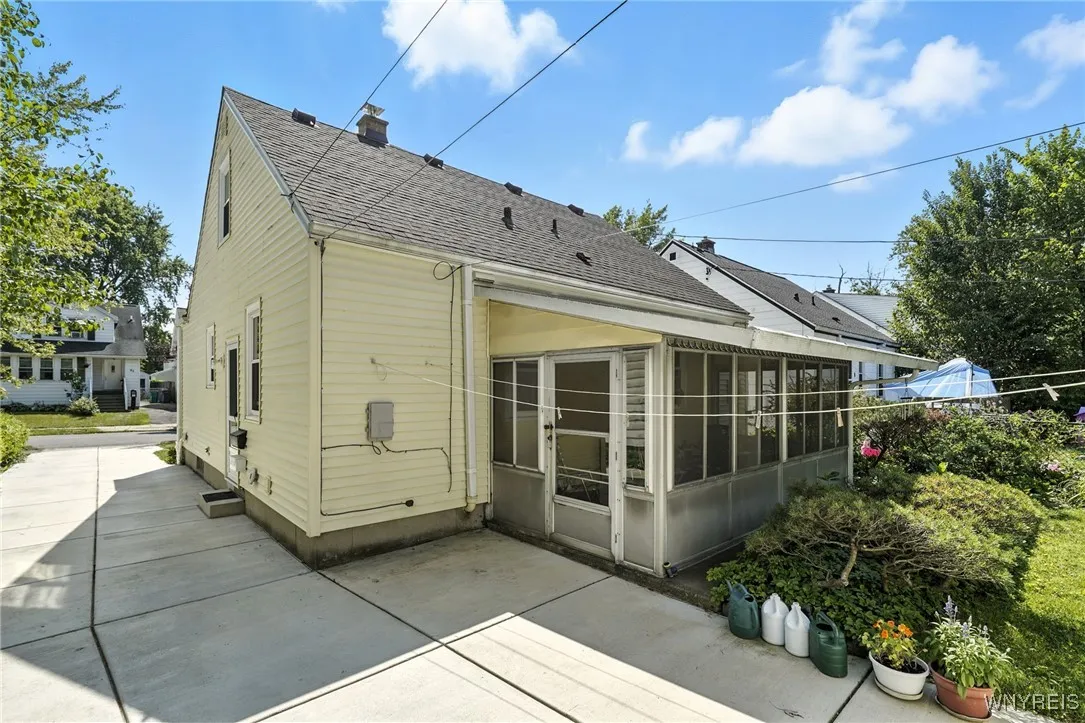 93 Brinton Street, Buffalo, New York 14214, Buffalo, New York 14214, 3 Bedrooms Bedrooms, 6 Rooms Rooms,1 BathroomBathrooms,Residential,For Sale,93 Brinton Street, Buffalo, New York 14214,B1631290