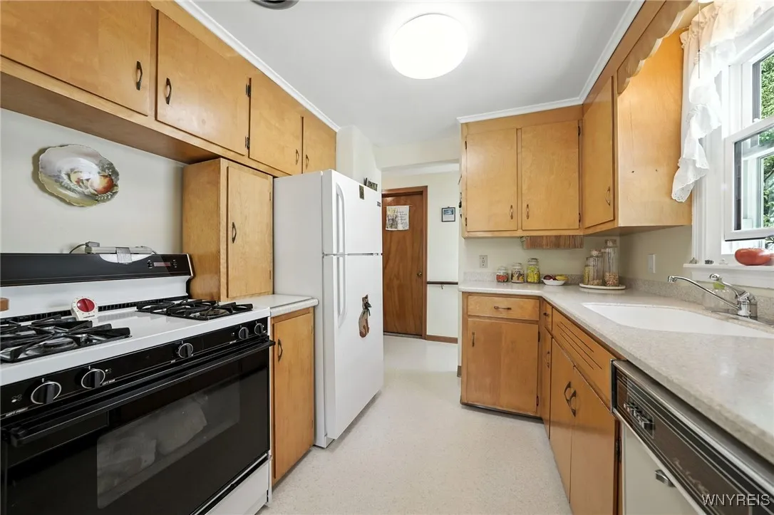 93 Brinton Street, Buffalo, New York 14214, Buffalo, New York 14214, 3 Bedrooms Bedrooms, 6 Rooms Rooms,1 BathroomBathrooms,Residential,For Sale,93 Brinton Street, Buffalo, New York 14214,B1631290