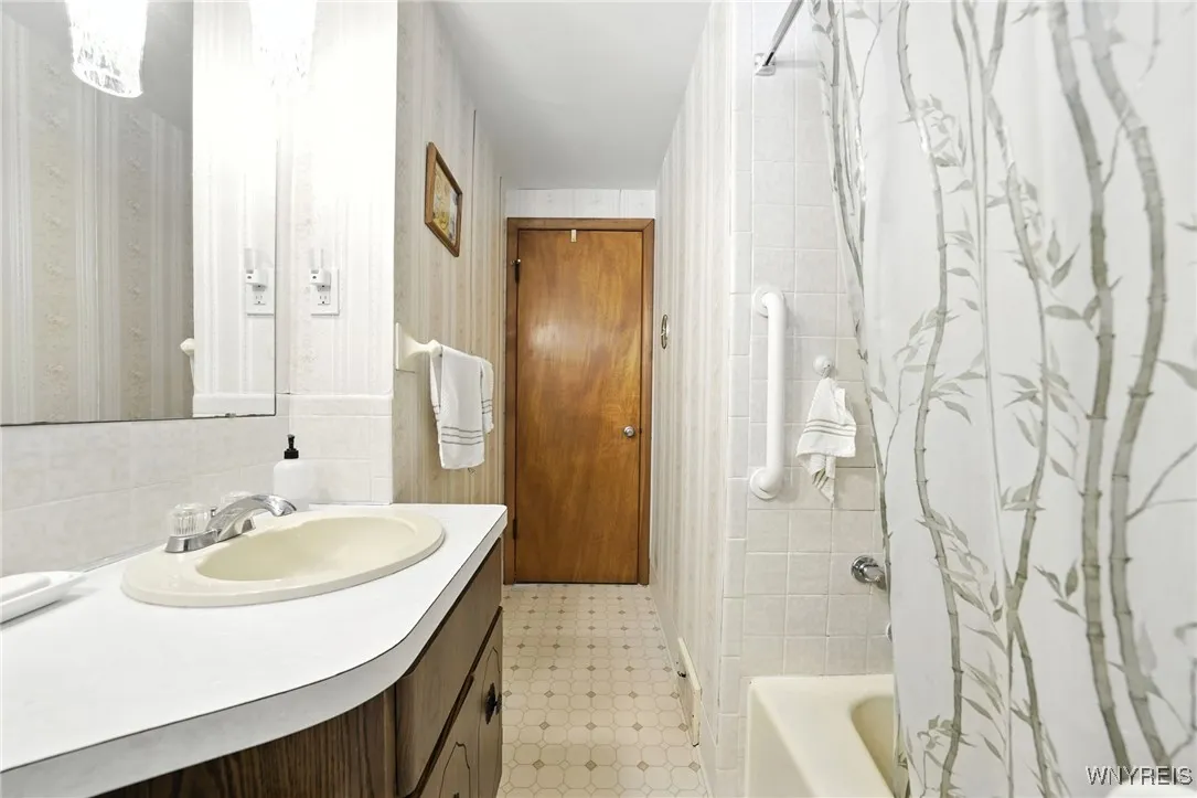 93 Brinton Street, Buffalo, New York 14214, Buffalo, New York 14214, 3 Bedrooms Bedrooms, 6 Rooms Rooms,1 BathroomBathrooms,Residential,For Sale,93 Brinton Street, Buffalo, New York 14214,B1631290