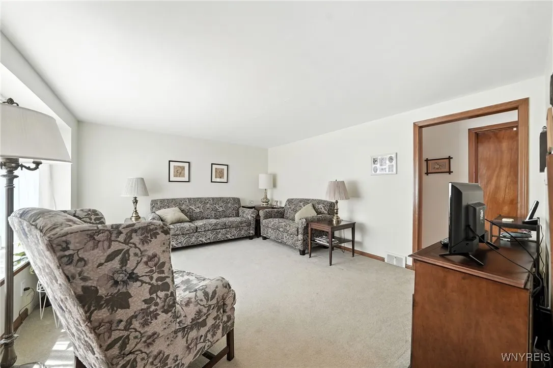 93 Brinton Street, Buffalo, New York 14214, Buffalo, New York 14214, 3 Bedrooms Bedrooms, 6 Rooms Rooms,1 BathroomBathrooms,Residential,For Sale,93 Brinton Street, Buffalo, New York 14214,B1631290