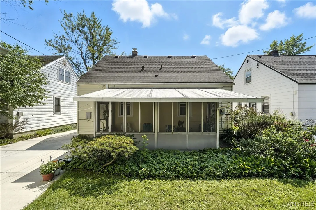 93 Brinton Street, Buffalo, New York 14214, Buffalo, New York 14214, 3 Bedrooms Bedrooms, 6 Rooms Rooms,1 BathroomBathrooms,Residential,For Sale,93 Brinton Street, Buffalo, New York 14214,B1631290