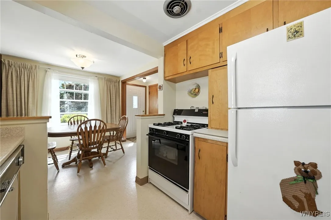 93 Brinton Street, Buffalo, New York 14214, Buffalo, New York 14214, 3 Bedrooms Bedrooms, 6 Rooms Rooms,1 BathroomBathrooms,Residential,For Sale,93 Brinton Street, Buffalo, New York 14214,B1631290