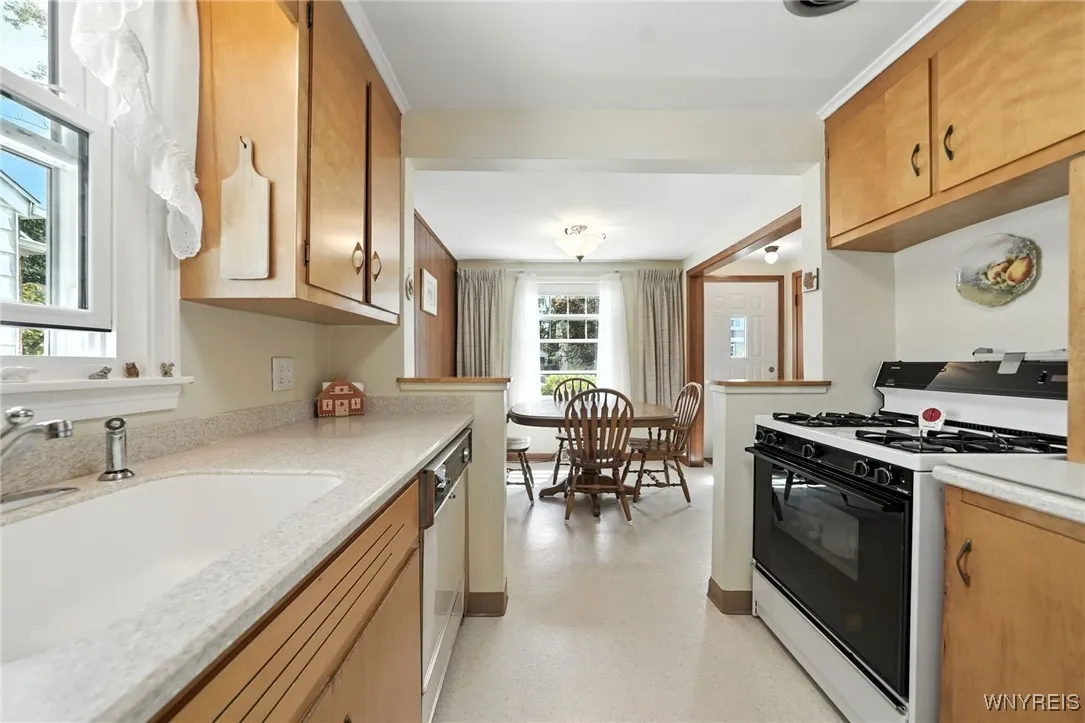 93 Brinton Street, Buffalo, New York 14214, Buffalo, New York 14214, 3 Bedrooms Bedrooms, 6 Rooms Rooms,1 BathroomBathrooms,Residential,For Sale,93 Brinton Street, Buffalo, New York 14214,B1631290