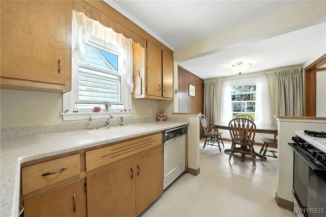 93 Brinton Street, Buffalo, New York 14214, Buffalo, New York 14214, 3 Bedrooms Bedrooms, 6 Rooms Rooms,1 BathroomBathrooms,Residential,For Sale,93 Brinton Street, Buffalo, New York 14214,B1631290